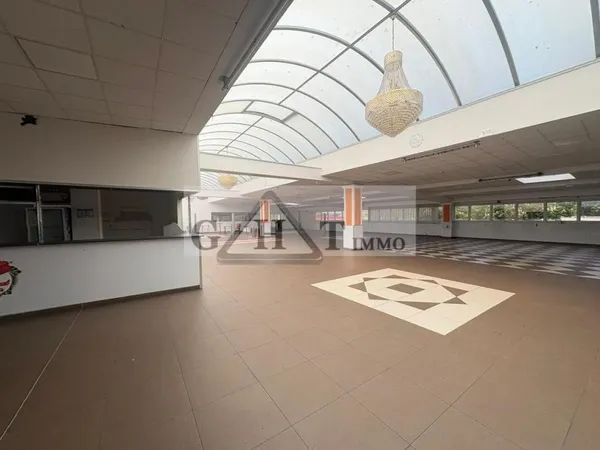 Local commercial 3080 m²