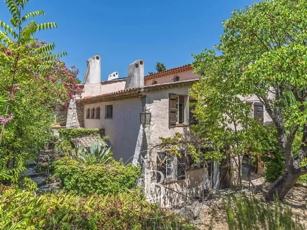 Maison 10 pièces 331 m²