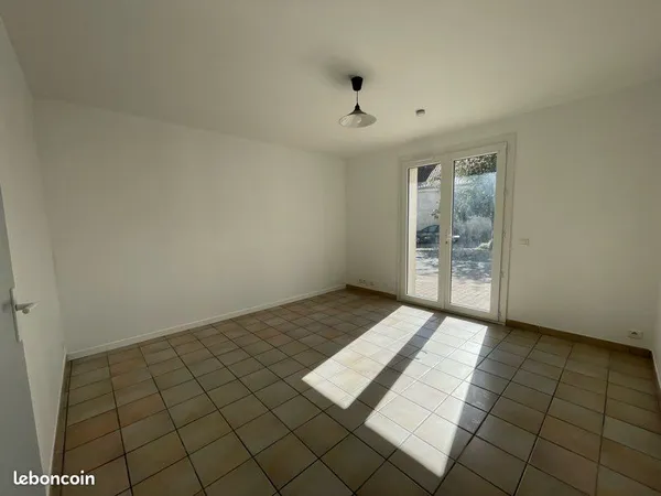 Appartement T3 centre d Ygos
