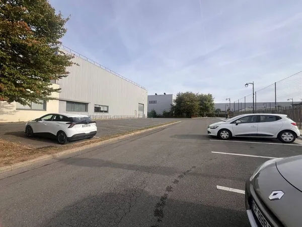 Local d'activité 1309 m²