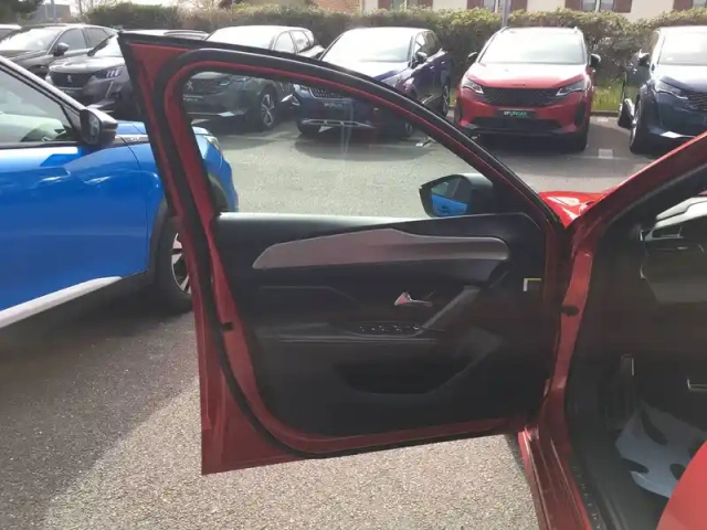 Peugeot 308 phev 225 e-eat8 — photo 17