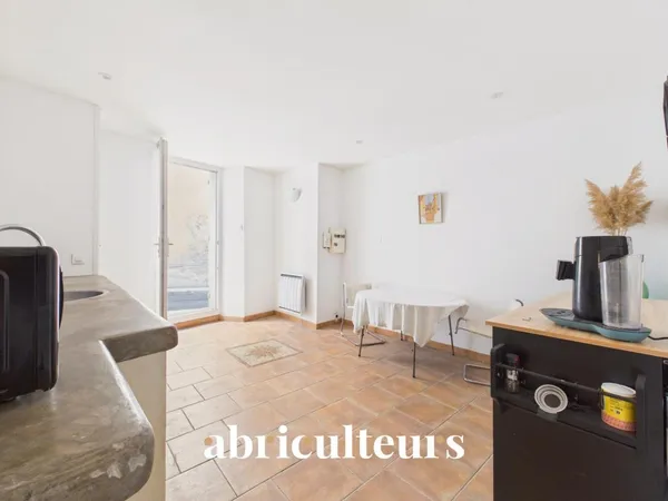 Vends appartement ancien - 38.18 m² - 2 pièces, 1 chambre - Lambesc 13410