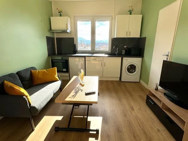 Appartement de trois-pièces, entièrement meublé, rénové sur Saint-Martin-d'Hères