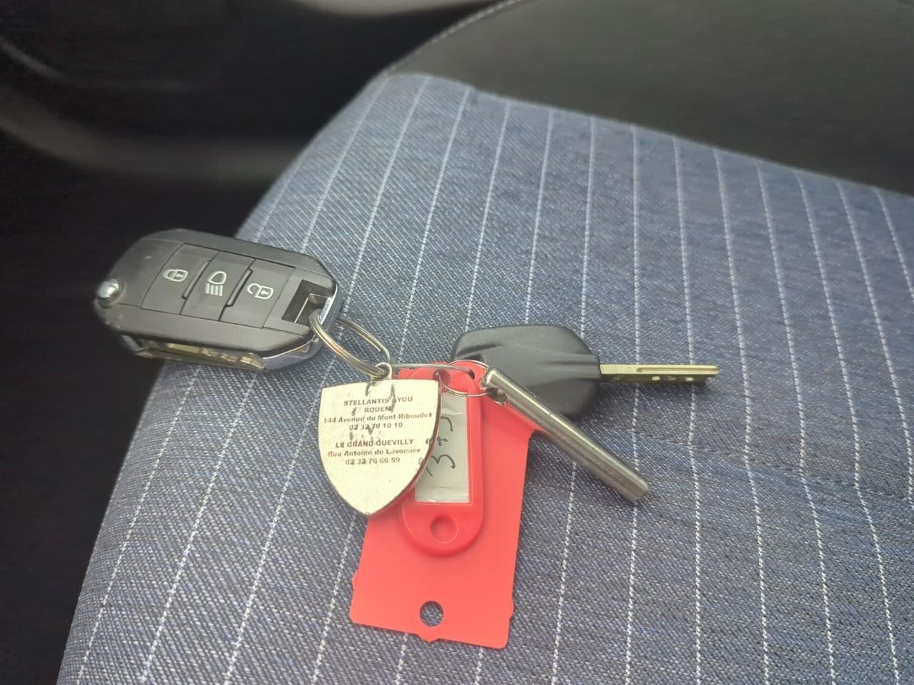 Peugeot 208 puretech 75 s&s bvm5 like — photo 25