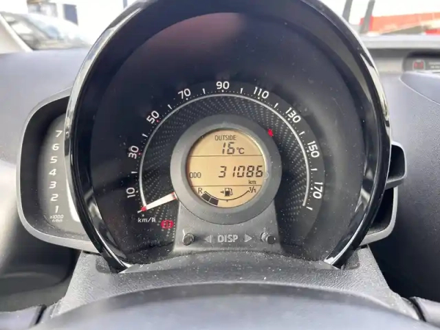 Toyota Aygo 1.0 vvt-i — photo 3