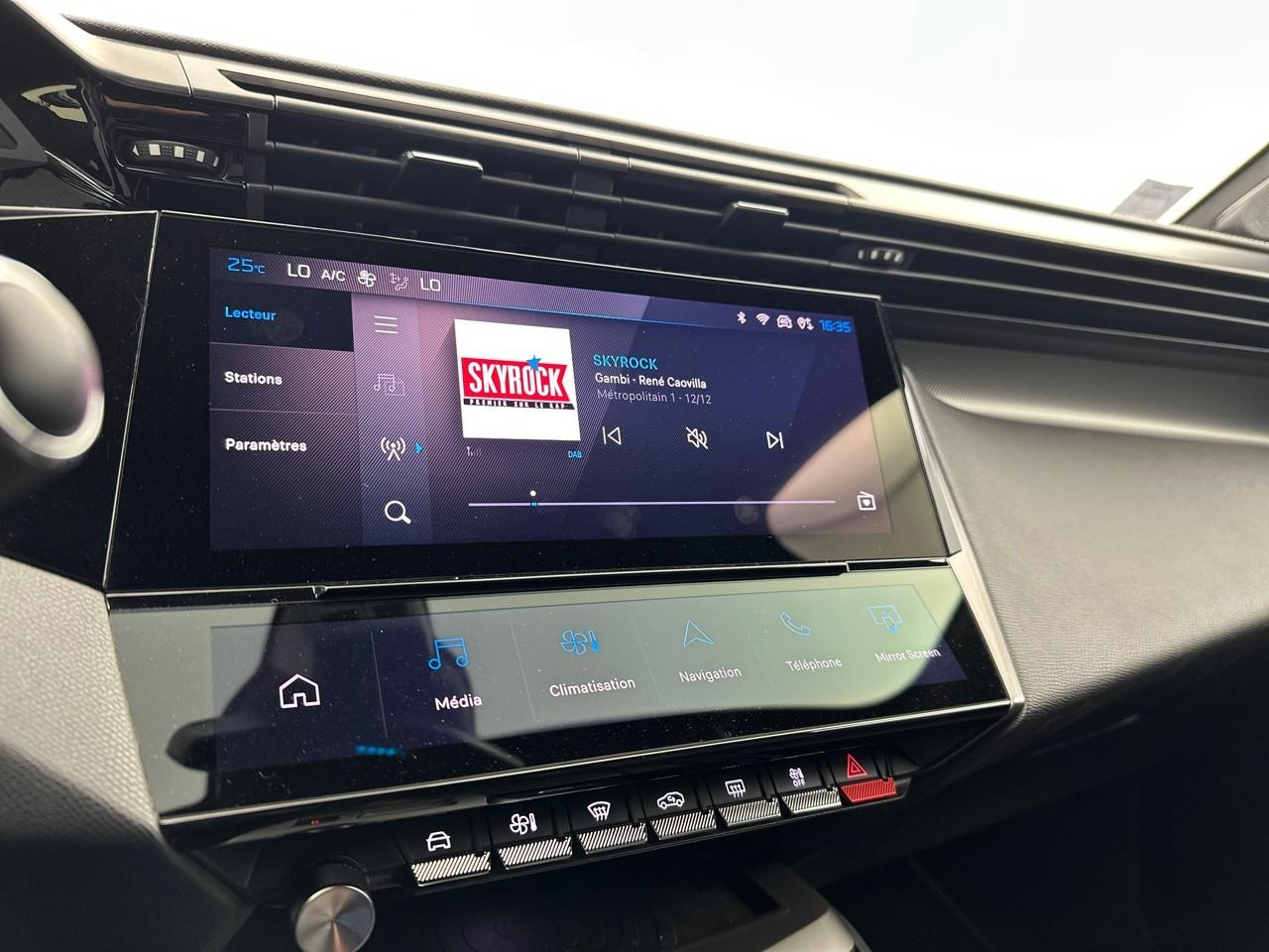 Peugeot 308 phev 225 e-eat8 gt pack — photo 23