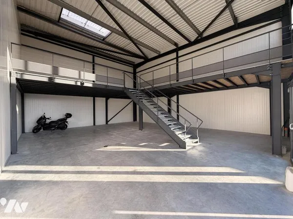 Local d'activité 129 m²