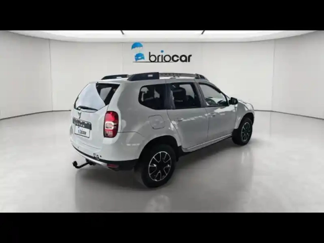Dacia Duster 1.5 dci 110ch black touch 4x2 + attelage — photo 5