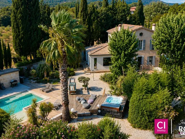 Propriété 6 pièces 211 m²
