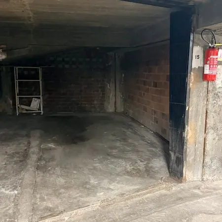 Location place de parking en sous-sol - 15 m²
