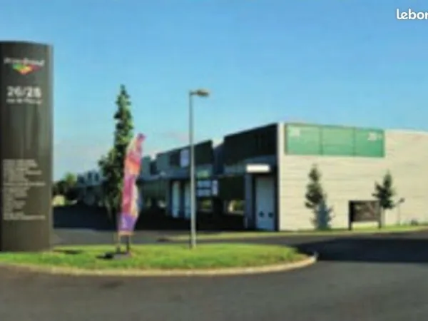LOCAL D'ACTIVITE 547 m² SAINT BRICE SOUS FORET