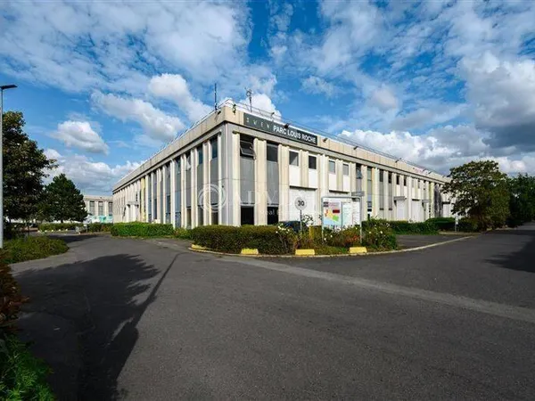 Local d'activité 8860 m²