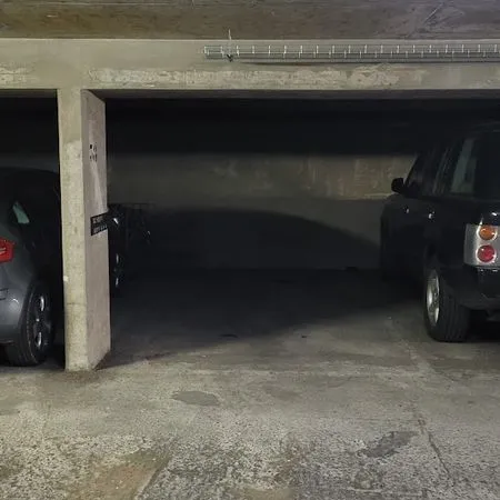 Place de parking - Paris 20e métro Maraichers - sécurisée avec gardien