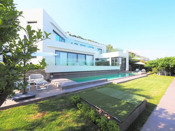Maison 5 pièces 350 m²