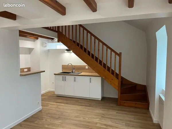 POITIERS CENTRE / BLOSSAC - DUPLEX 39 m² ENTIÈREMENT RÉNOVÉ - PARKING + CAVE