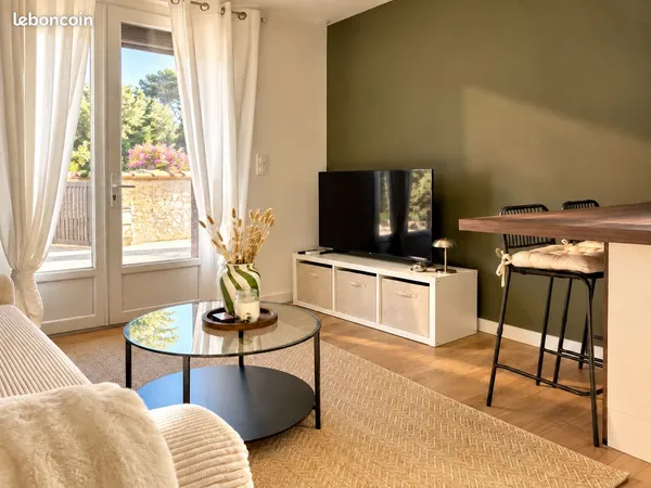 T2 rénové proche plage - terrasse - parking privé - clim