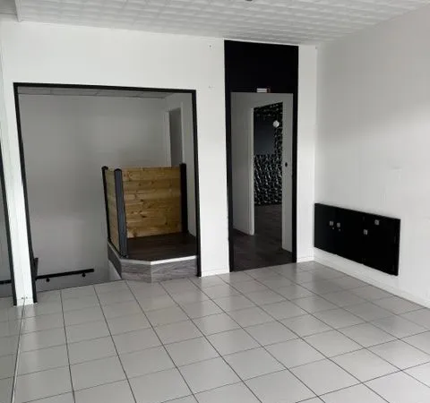 Local commercial 70m² sur sous sol de 80m²