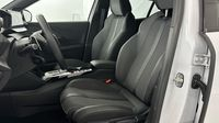 Peugeot 2008 1.2 PureTech 130ch S&S GT EAT8 — photo 12