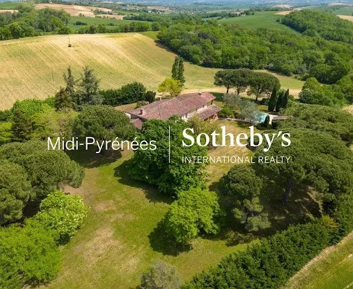 Maison 20 pièces 550 m²