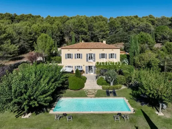 Maison 8 pièces 260 m²
