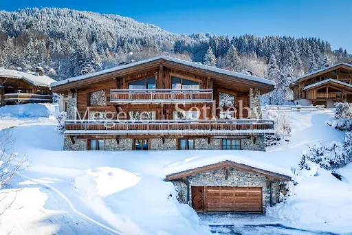 Chalet 7 pièces 687 m²