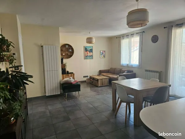 T4 lumineux et traversant de 83 m² au coeur du secteur Mutualiste à Grenoble