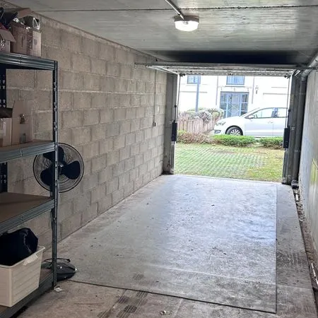 Box De 30M2 dans résidence sécurisée