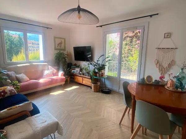 Bel appartement non meublé — Menton — 1 700 + 200 charges