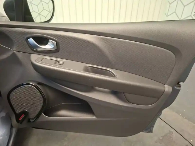 Renault Clio dci 90 e6c — photo 13