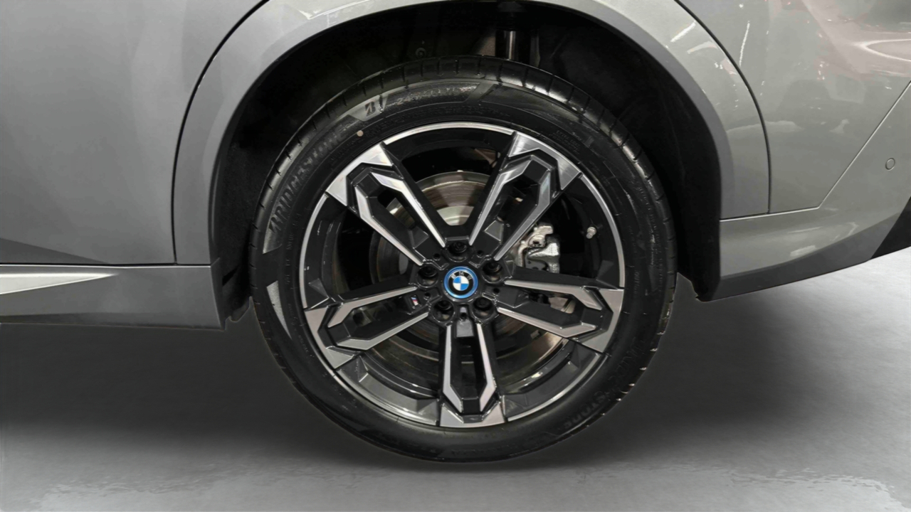 BMW iX2 eDrive20 204ch BVA — photo 18