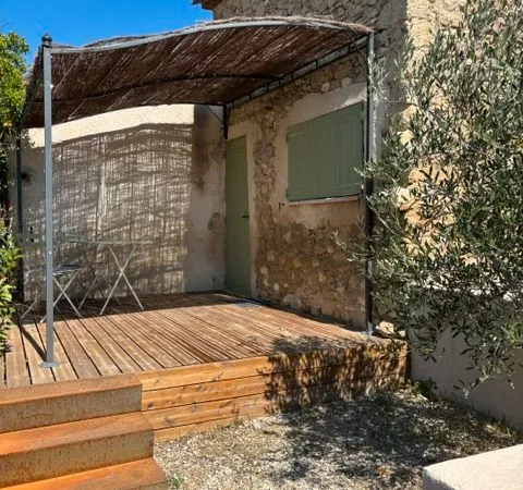 Cabanon pierres luberon
