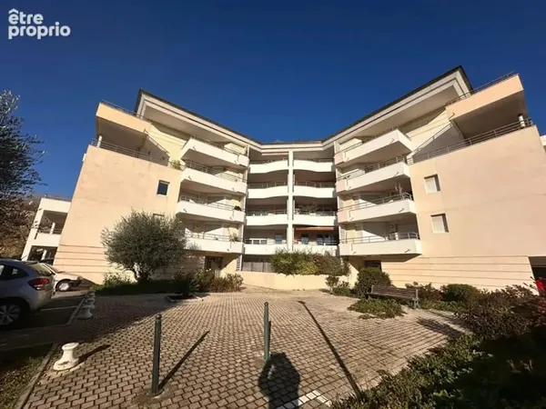 Vente Aix proche du centre l'agence immobilière LC Gestion de Puyricard vous propose dans une réside