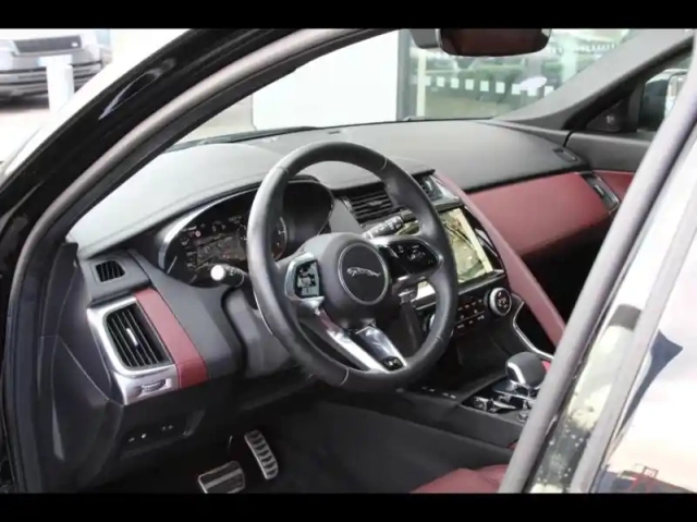 Jaguar E-Pace p300e phev 309ch r-dynamic s — photo 26