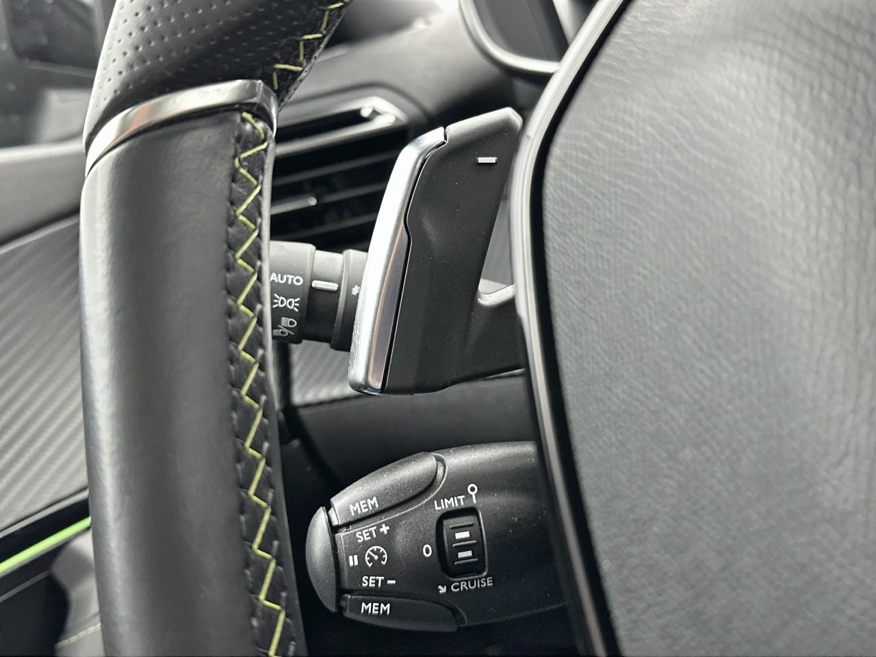 Peugeot 2008 puretech 130 s&s eat8 gt — photo 16