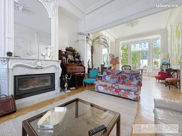 Maison 10 pièces 319 m²