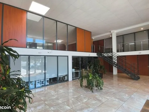 Local bureaux 701 m²