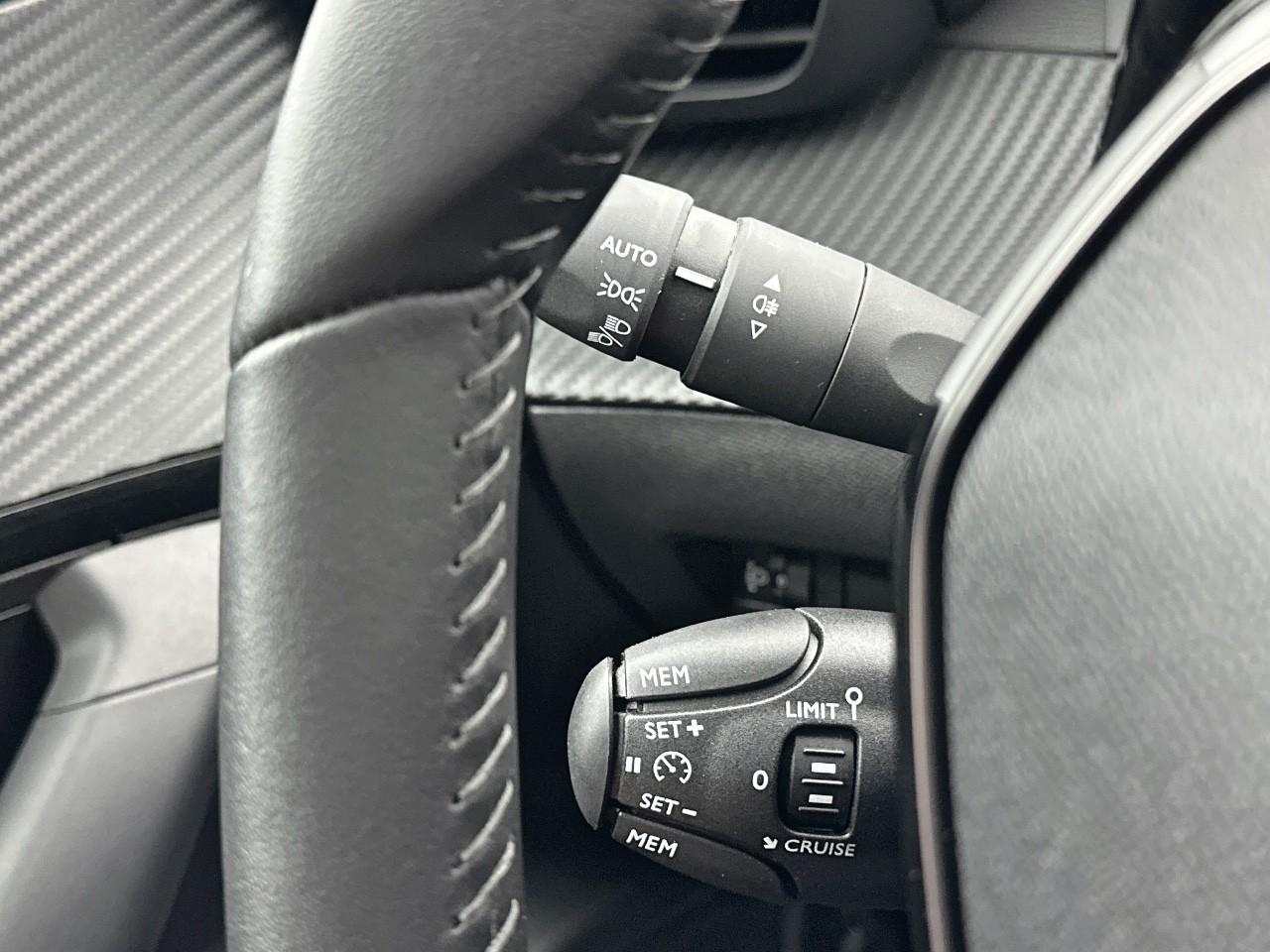 Peugeot 2008 electrique 54 kwh 156 ch allure — photo 17
