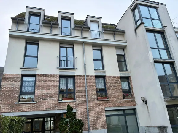 BUREAU SPACIEUX À VENDRE À AMIENS – 417 M², 10 PIÈCES