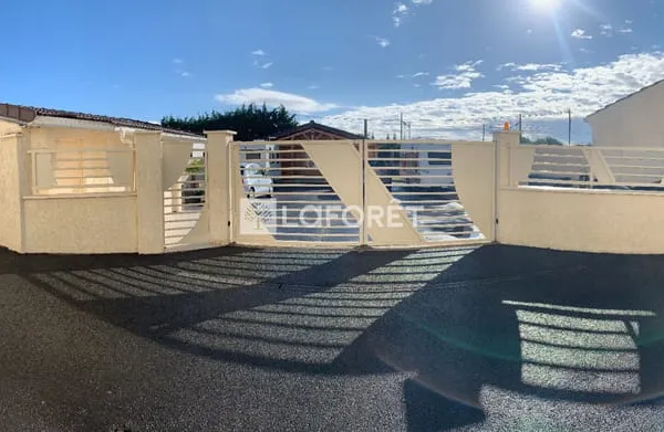 VIGNEUX-SUR-SEINE ? ENSEMBLE FONCIER AMÉNAGÉ DE 487 M² AVEC CHALET ET ANNEXES
