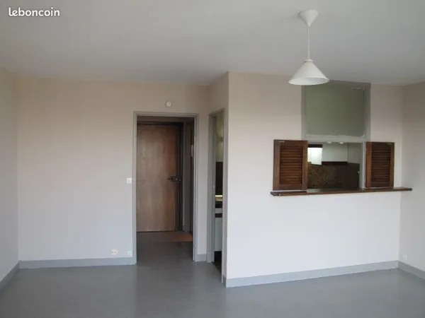 🌞 GRAND STUDIO 31 m² AVEC BALCON PLEIN SUD + PARKING - REIMS SAINT-MARCEAUX