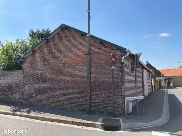 Local atypique 100m² - Anciennes écuries - Dury 80480