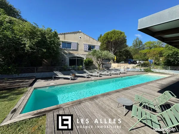 Propriété 5 pièces 202 m²