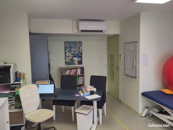 Location grand local privatif climatisé de 25m² avec terrasse au sein d'un Pôle Santé