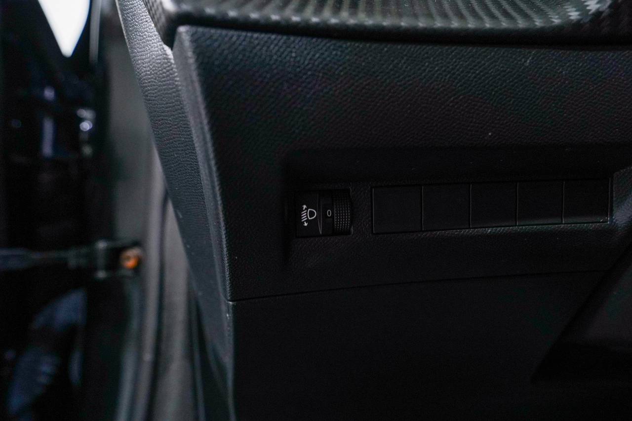 Peugeot 208 — photo 23