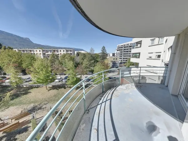 GRAND 2 PIÈCES + CUISINE EN ÉTAGE AVEC TERRASSE OUEST ECHIRO