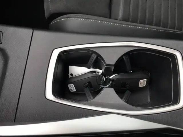 Peugeot 3008 plug-in hybrid 195 e-dcs7 — photo 22