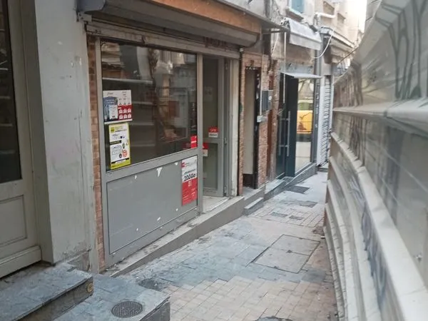 Local commercial plein centre ville rue piétonne