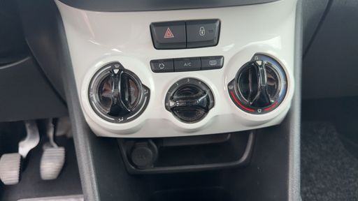 Peugeot 208 1.2 PureTech 68 - Like – 2015 – 73192 km – Essence – Boîte Manuelle — photo 17