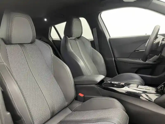 Peugeot 2008 puretech 130 s&amp;s eat8 — photo 27