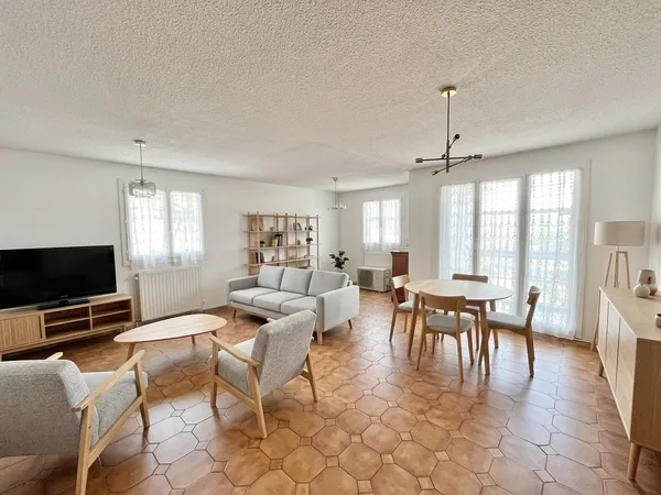 Aix en Provence, appartement T3/4 de 92m2 au 4ème étage avec